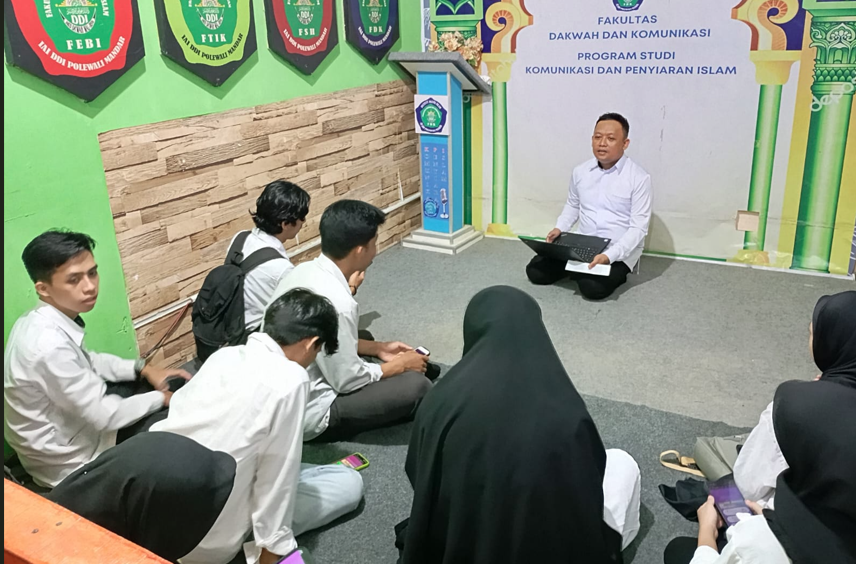 Mahasiswa dan pengelola KPI dalam kegiatan evaluasi capaian pembelajaran