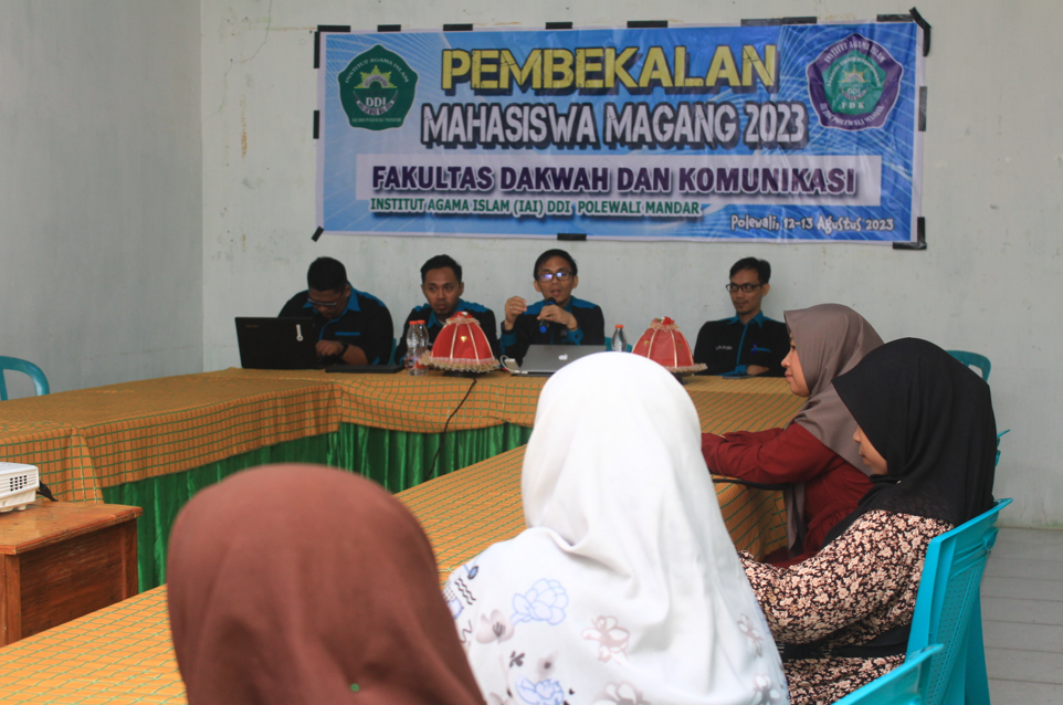 Dekan Fakultas Dakwah memberikan pembekalan kepada mahasiswa magang